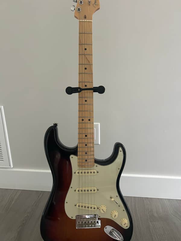 Fender American Professional Stratocaster with Maple Fretboard 2017 - 2019 - Natural image 1