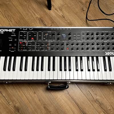 Sequential Prophet REV2-8 2015 - Black image 4