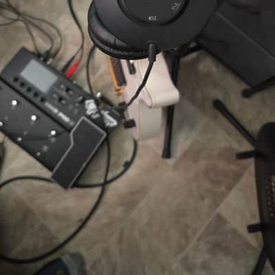 AKG K52 Closed-Back Headphones 2018- Back image 1