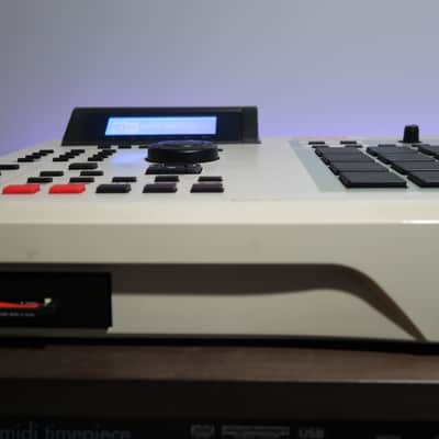 Custom Akai MPC 2000XL - 32MB RAM - 8 Outputs - CF Card Reader - NEW LCD + MORE image 3