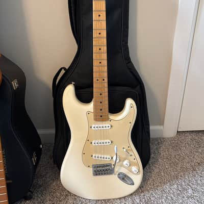 Fender Mexican Stratocaster - 2012 - Arctic White image 1
