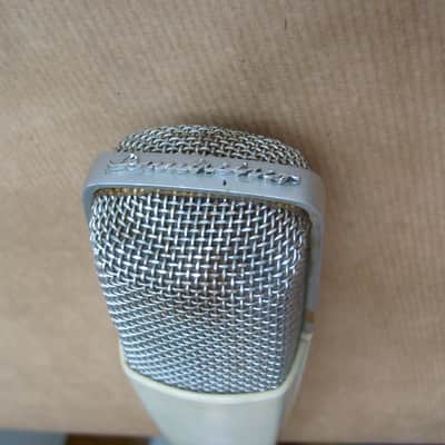 Sennheiser MD 421 Cardioid Dynamic Microphone image 6