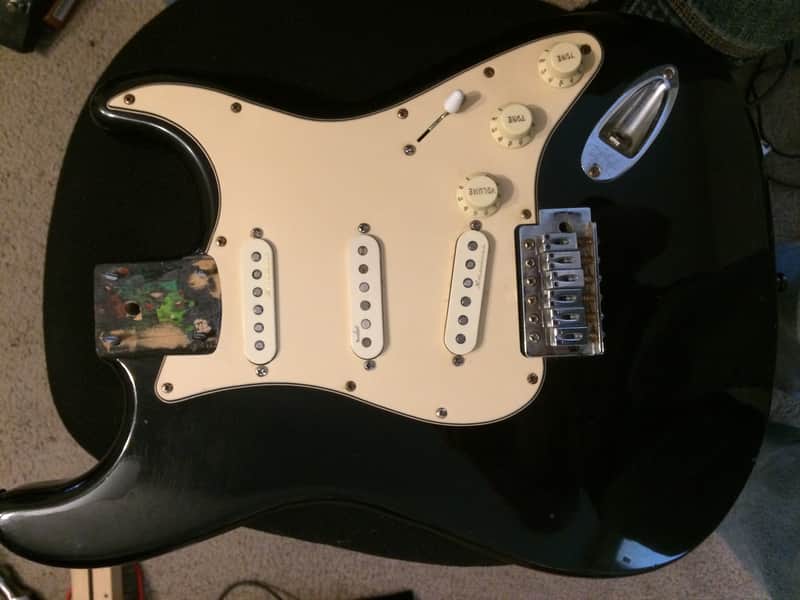 Squier Stratocaster body with Fender noiseless pickups image 1