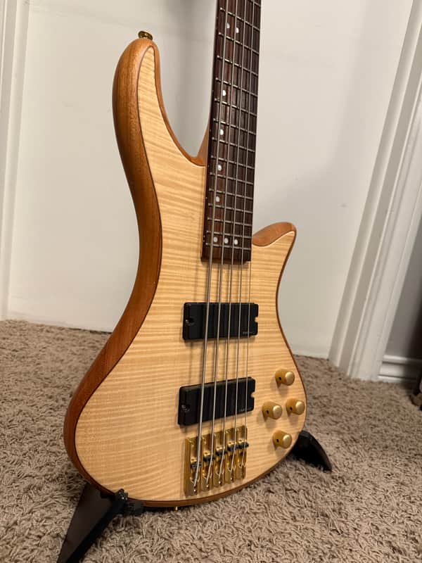 Schecter Stiletto Custom-5 Bass: $405 Off!