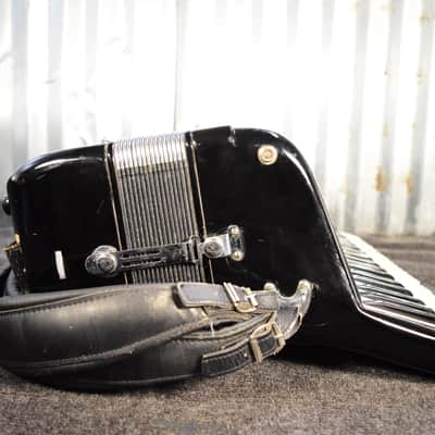 Guerrini Company 2/4 Student Accordion image 6