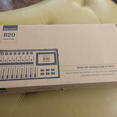 Zoom R20 Multitrack Recorder 2021 - Present - Black image 4