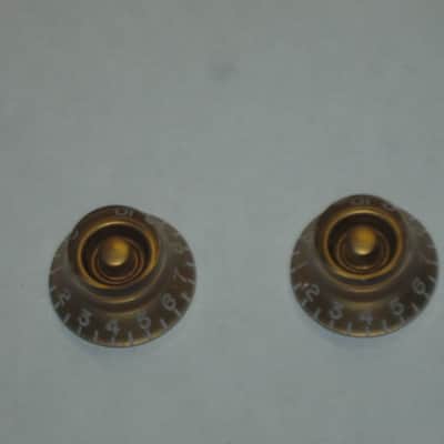 TWO very lightly used genuine Gibson Gold TOP HAT Knobs (ONLY 2 of the 4 knobs from PRHK-020 set are for sale) TOP Edge of ONE OF THE KNOBS has two very short very light nick image 6