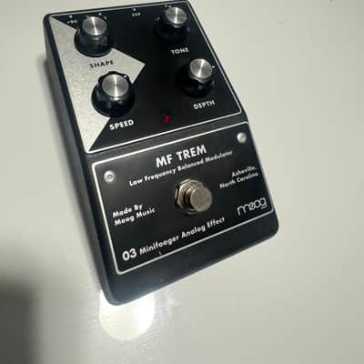 Moog MF TREM minifooger tremoloトレモロ アナログ Moog Minifooger Analog Tremolo Pedal | Sweetwater