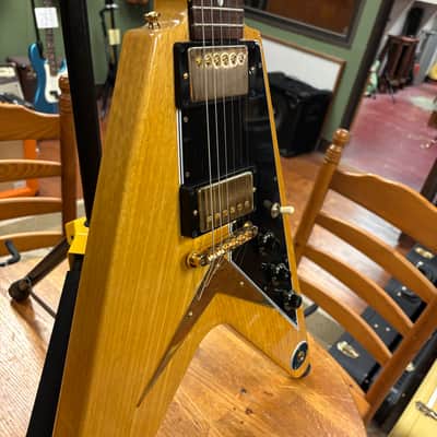 2022 Gibson Custom Shop '58 Korina Flying V Reissue Natural with Black Pickguard image 5