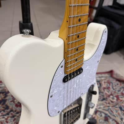 G&L Tribute Series ASAT Classic Vintage White image 3