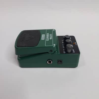 Behringer UV300 Ultra Vibrato Pedal image 8