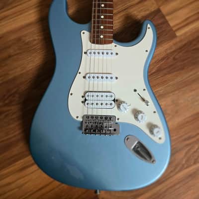 Fender Stratocaster MIM circa 2000 - Lake Placid Blue image 3