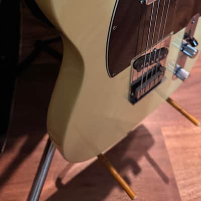 Fender 50th anniversary American made guitar with the original case I image 7