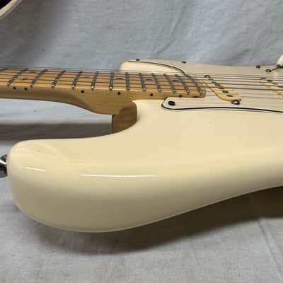 Fender American Standard Stratocaster Guitar with Case 2005 - Olympic White / Maple neck image 21