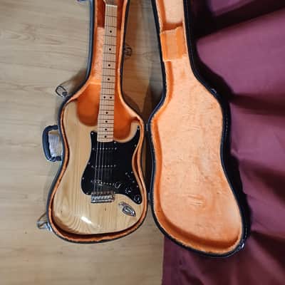 Fender Stratocaster – 1979 – Maple Neck – COA by No.Tom, Denmark St – UK image 4