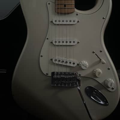 Fender 60th Anniversary Limited Standard Stratocaster with Maple Fretboard 2006 - Blizzard Pearl image 3