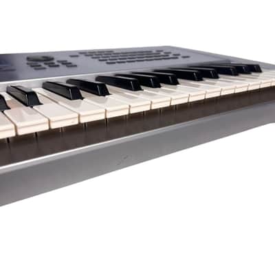 Yamaha MOTIF ES6 61-Key Synthesizer Workstation Keyboard image 13