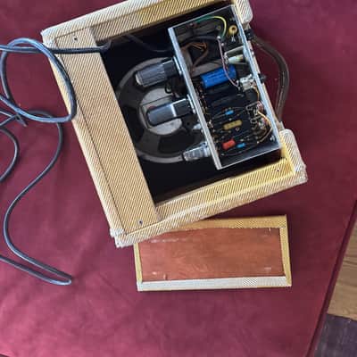 Fender Champ 5F1 Narrow Panel 5-Watt 1x6" Guitar Combo 1956 - 1958 - Tweed image 4