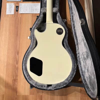 Gibson Les Paul Custom 2021 Alpine White - Mint/Excellent Condition - Black Hardware - 2019 - Present image 2