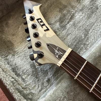 ESP LTD Kuiu Snakebyte James Hetfield Signature 2022 - Present - Kuiu Camo Satin image 2