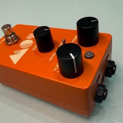 Universal Audio Flow Vintage Tremolo 2023 - Present - Orange image 2