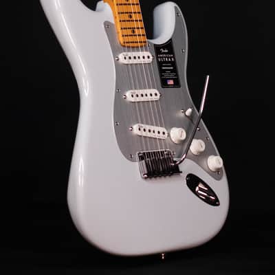Fender American Ultra II Stratocaster, Maple FB, Avalanche image 4