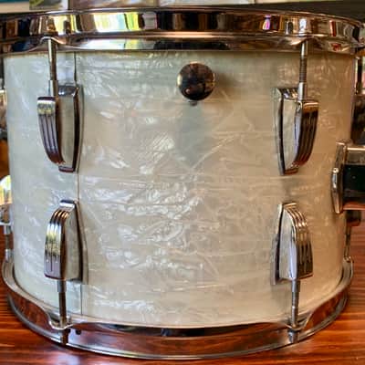 Ludwig White Marine Pearl 1960's -4 Piece Drum Set  W/ Jazz Festival SD image 4