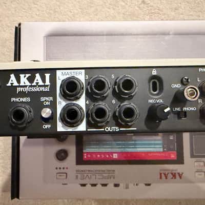 Akai MPC Live II Standalone Sampler / Sequencer Retro Edition 2020 - Present - Grey image 12
