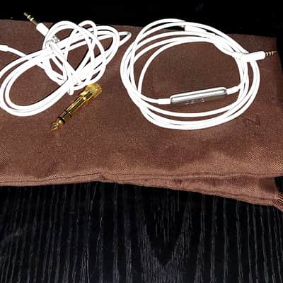 Denon AH-D1200 Mint! Over-Ear Premium Headphones 5hz-40khz Frequency Range w/in-Wire Remote and Microphone $45/obo. image 3