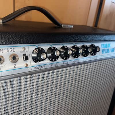 Fender '68 Custom Vibrolux Reverb-Amp 2-Channel 35-Watt 2x10" Guitar Combo 2013 - 2018 - Black image 3