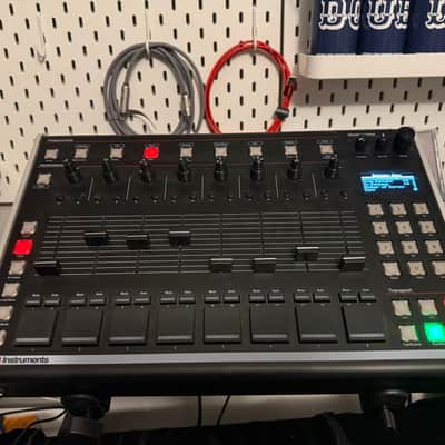 Isla Instruments S2400 Desktop Sampler 2019 - Present - Black image 4