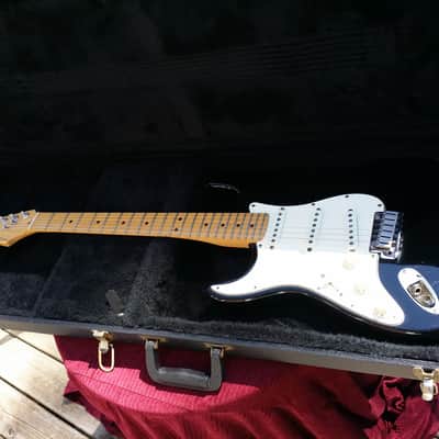 Vintage 1988 Fender Stratocaster & Case image 1
