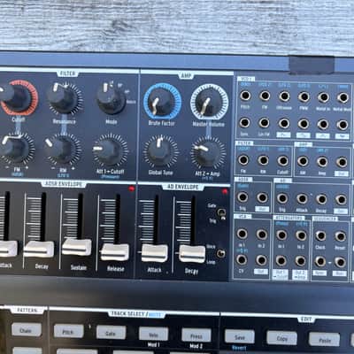 Arturia MiniBrute 2S Desktop Synthesizer 2018 - Present Black image 3