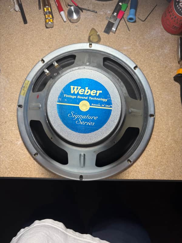 Weber Signature Series image 1