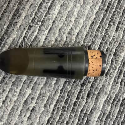 Used Buffet E11 Clarinet image 3