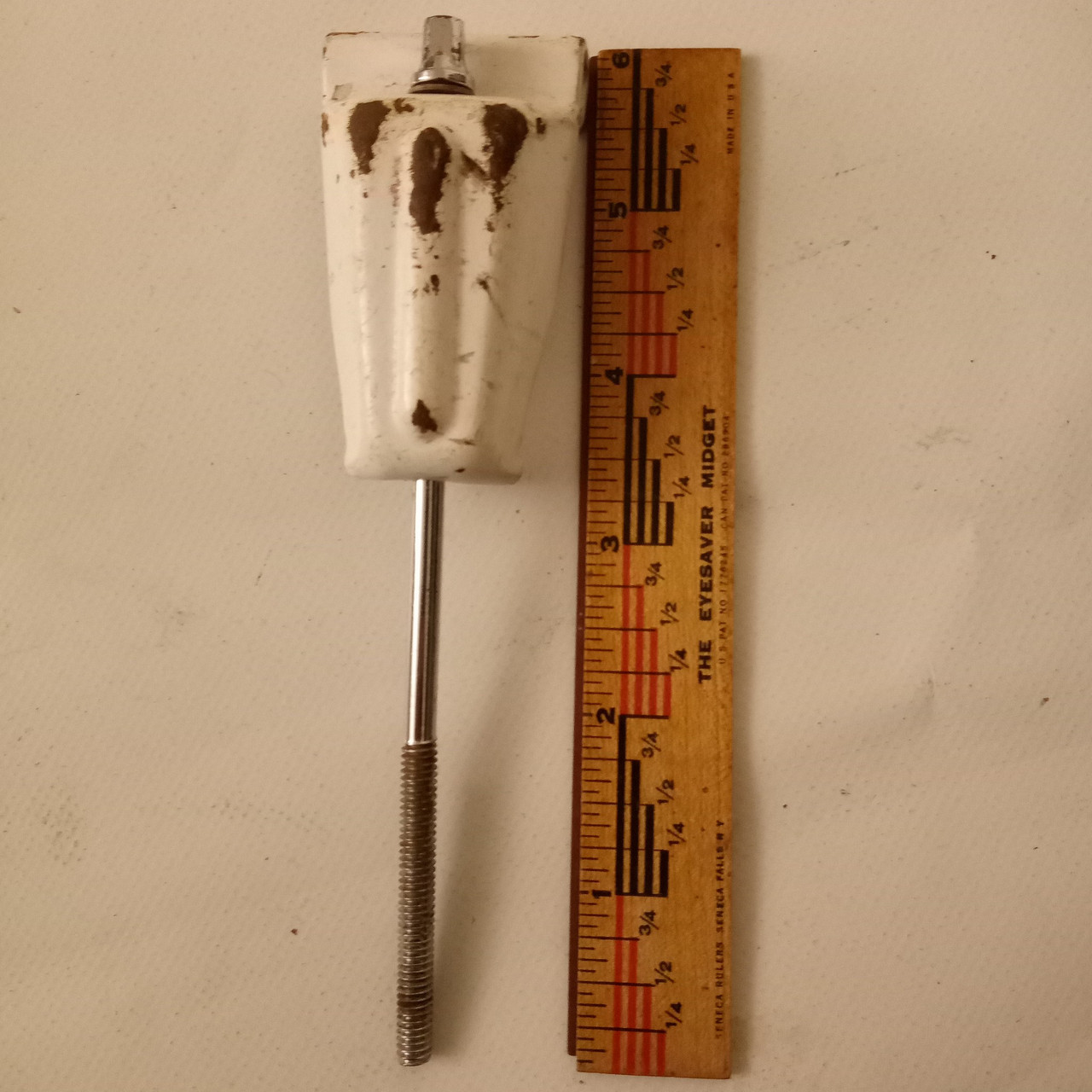 Premier 1+ 5 3/4"Bass Drum Tension T-Rod+Claw 70s White Powdercoat Marching Kick — main photograph