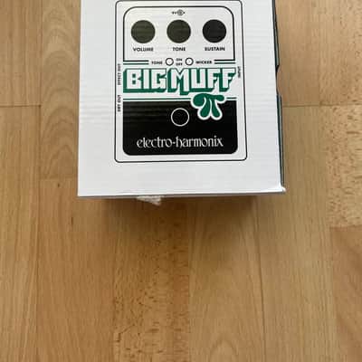 Electro-Harmonix Big Muff Pi with Tone Wicker Distortion / Sustainer 2008 - Present - White / Black / Green image 6