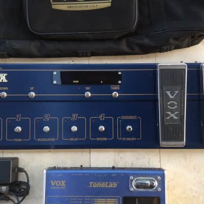 Vox Tonelab & Vox VC-12 pedalboard & case image 8