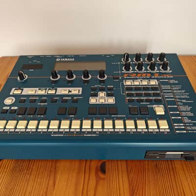 Yamaha RM1x Sequence Remixer 2000s - Blue