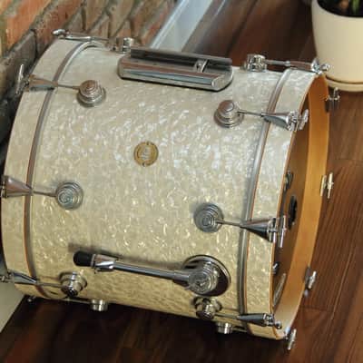 RARE DW Collector's - vintage marine pearl "18 bass drum image 2