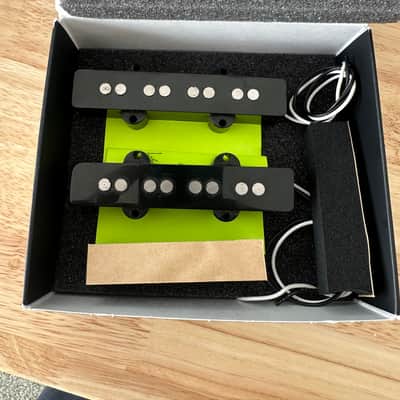 Fender Jazz Bass pick ups image 2