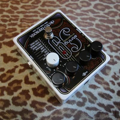 Electro-Harmonix String9 String Ensemble 2022 - Present - White / Brown Graphic image 3