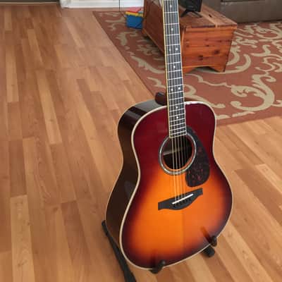Yamaha LL16 ARE サンバースト Yamaha LL16 ARE Brown Sunburst Jumbo Type Body All-Solid Acoustic