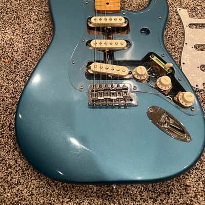 1995 Fender Stratocaster (Made in Mexico) – Blue – Fender Gig Bag + NEW Pearl Pickguard – Clean Player image 2