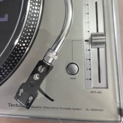 Used Technics SL-1200M3D turntable - Missing feet image 2