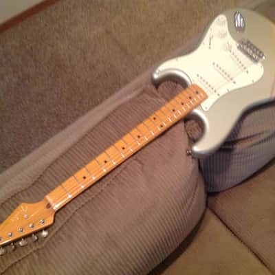 Made in Japan Fender FSR Traditional 50s Stratocaster 2018 - Inca Silver w/ Shoreline Rose Gold Competition Stripe image 7