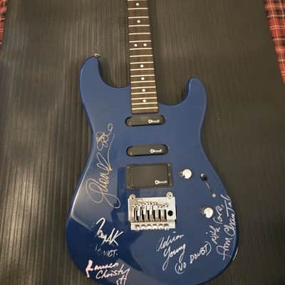 NO DOUBT signed Charvette by Charvel ,Gwen Stefani, Young etc image 1