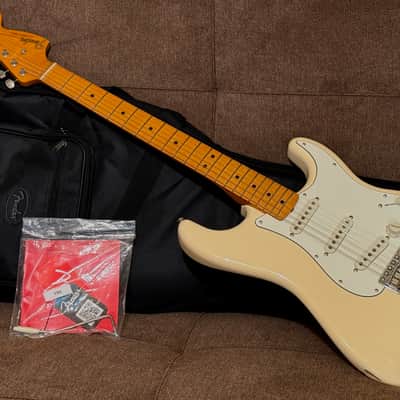 Fender Vintera III Late '60s Stratocaster w/Fender Deluxe bag and Case Candy - 2026 Model in Olympic White image 1