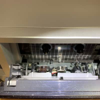 JVC KD-V11 1982-86 - Silver image 4