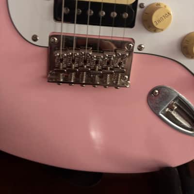 Squier Classic Vibe '50s Stratocaster HT 2025 With HSS V-MOD II Loaded Pickguard Pickups Present - Shell Pink image 11